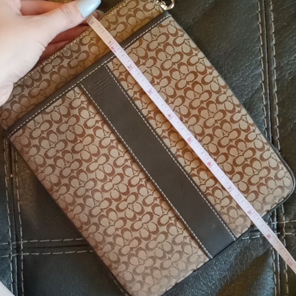 COACH Signature Crossbody EUC - Picture 12 of 16